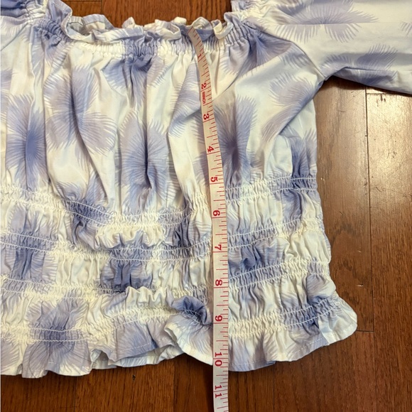 Levi's Tilly Printed Smocked Puff Sleeve Ruffle
Trim Peasant Top. Size small - Picture 6 of 8